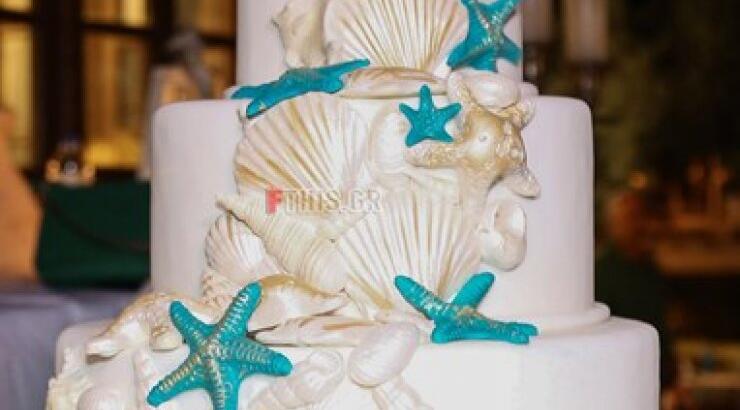 Επώνυμο ζευγάρι ανέβηκε τα σκαλιά της εκκλησίας στην πανέμορφη Νάξο