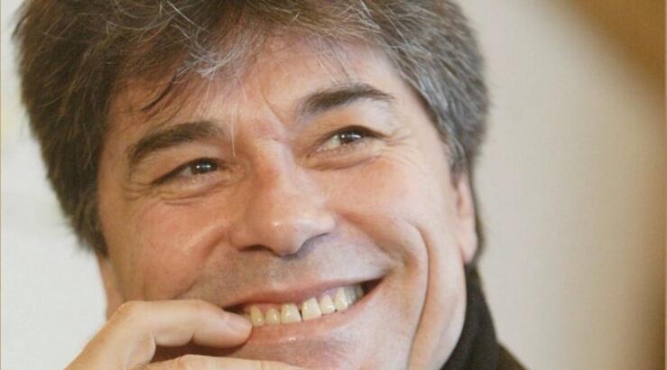 Πάνος Μιχαλόπουλος: Η σπάνια εμφάνιση, η έξοδος στην παραλία και η φωτογραφία με θαυμάστριες