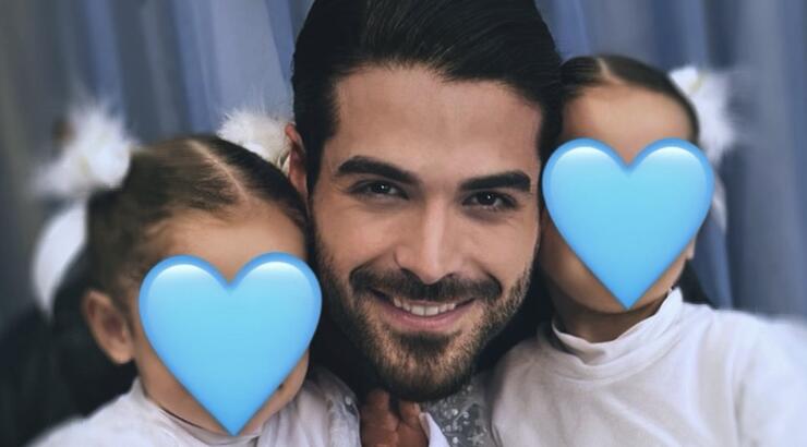 Άρης Μουγκοπέτρος: Η αγκαλιά στις δίδυμες κόρες του και τα συγκινητικά του λόγια