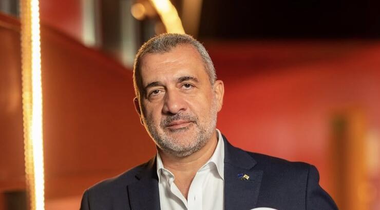 Φουρλάς: Mας ανατρίχιασε με το χριστουγεννιάτικο δέντρο που έστησε στο Ευρωκοινοβούλιο