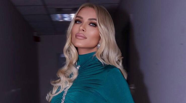 Κατερίνα Καινούργιου: Τα λουλούδια και τα δώρα που δέχτηκε στο μαιευτήριο [βίντεο]