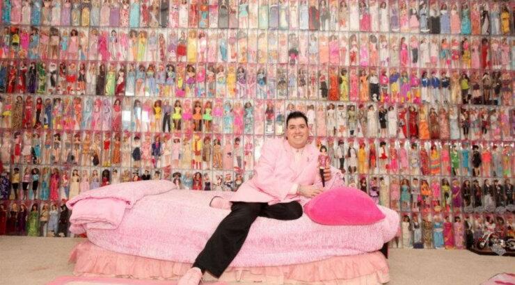 Άντρας εθισμένος στις Μπάρμπι έχει ξοδέψει 80.000 δολάρια για 2.000 κούκλες
