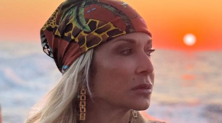 Άννα Βίσση: Η βόλτα με σκάφος στις Κυκλάδες [εικόνες]