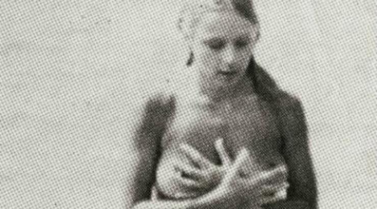 Σπάνιες φωτογραφίες με την Αλίκη Βουγιουκλάκη topless στην παραλία