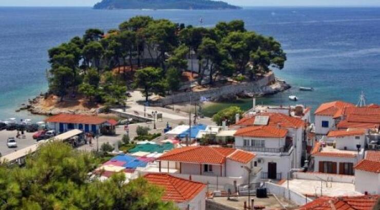 Ουρές χιλιομέτρων κάνουν ζευγάρια από όλο τον κόσμο για να παντρευτούν στη Σκιάθο!