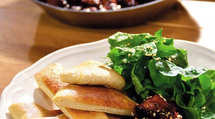 Χοιρινές μπουκιές με σόγια και μέλι στο τηγάνι