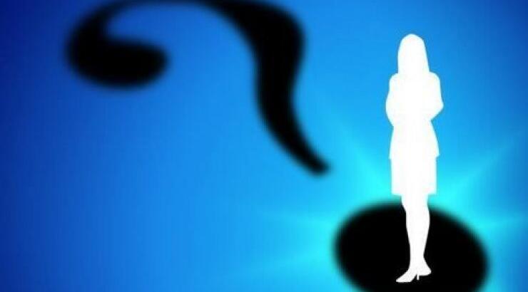 ΣΟΚ: Ποια γνωστή δημοσιογράφος ανέβασε στο facebook φωτογραφία με τον νέο δονητή της;