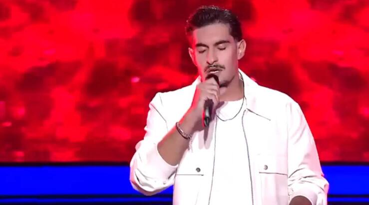 The Voice: Ανέβηκε στη σκηνή, τραγούδησε Μαζωνάκη και γύρισαν όλοι [βίντεο]