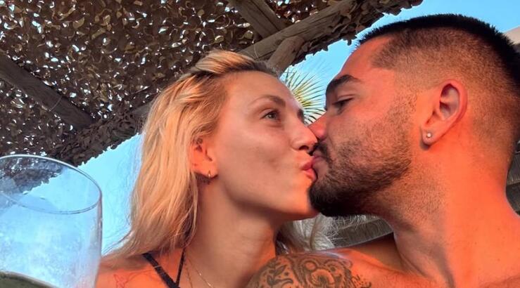 Μάστορας – Καληφώνη: Χαλαρές στιγμές στη Μύκονο για το ζευγάρι [βίντεο]