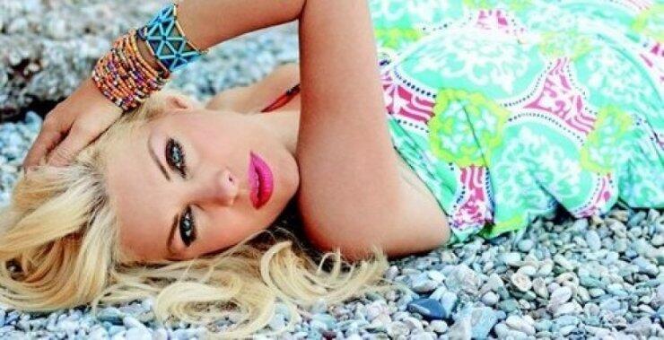 Πετάχτηκε Τήνο η Ελένη Μενεγάκη