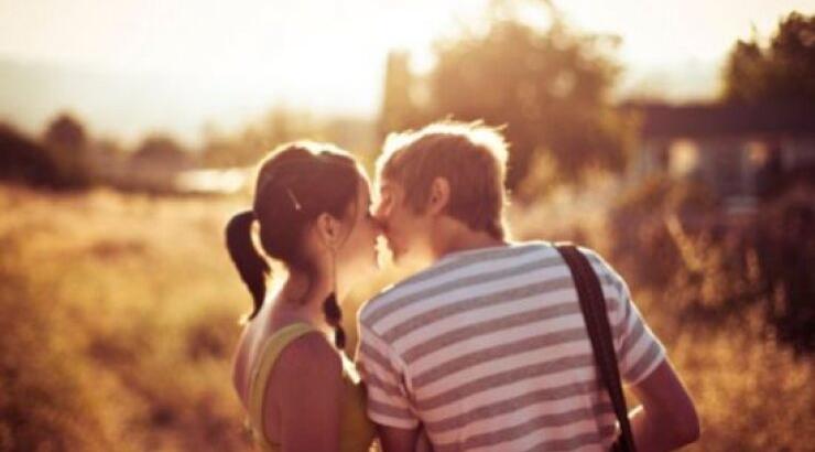 Έρευνα: Όταν έχει ήλιο οι γυναίκες υποκύπτουν στο φλερτ!