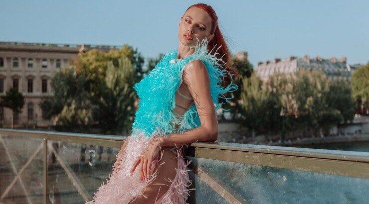 Έβελυν Καζαντζόγλου: Αποκάλυψε την ιστορία πίσω από το εντυπωσιακό Celia Kritharioti φόρεμα 