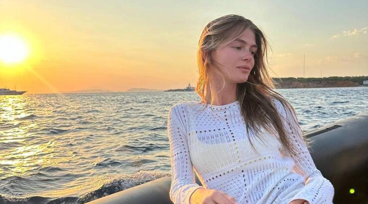 Αμαλία Κωστοπούλου: Στην αγκαλιά του συντρόφου της στη Σαρδηνία [εικόνα]