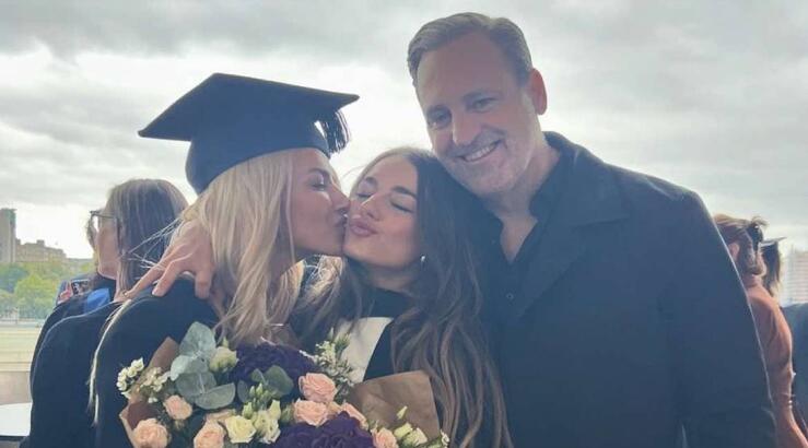 Έφη Παπαϊωάννου: Περήφανη δίπλα στην κόρη της, Αθηνά που πήρε πτυχίο [εικόνες]