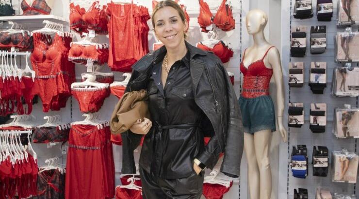 Η Πάολα Παπακώστα με total leather outfit