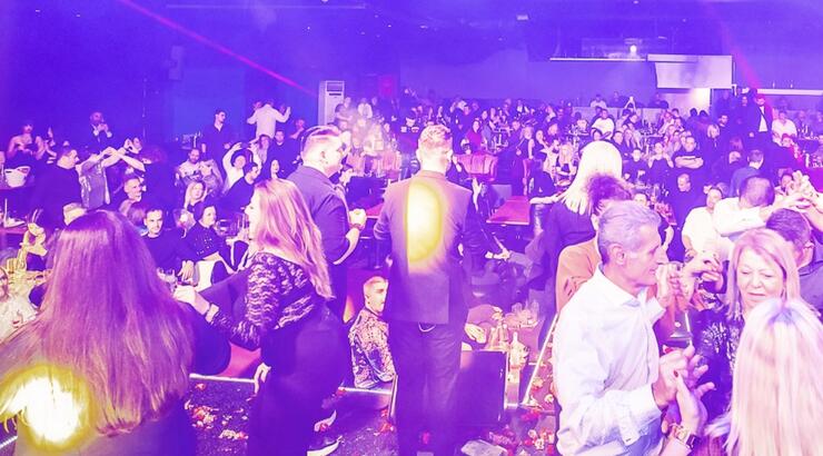 Aδιανόητη εξέλιξη: Επιχειρηματίας απέλυσε πασίγνωστο Έλληνα τραγουδιστή λόγω συμπεριφοράς