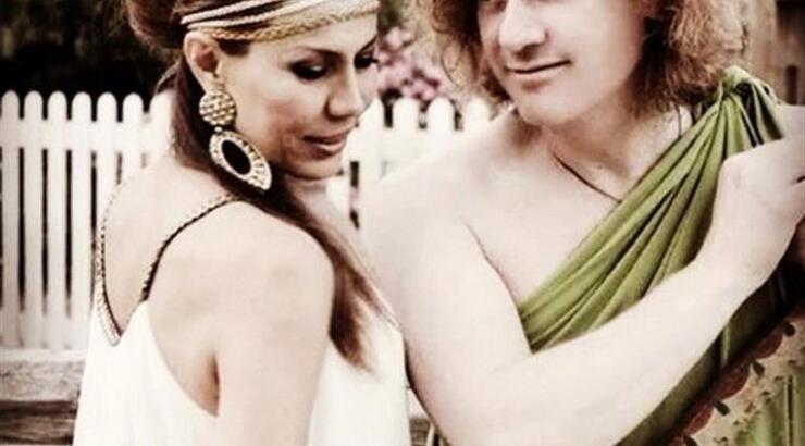 Ο Πέτρος Γαϊτάνος - Στέλλα Γεωργιάδου: Ποζάρουν σαν αρχαίοι Έλληνες! 