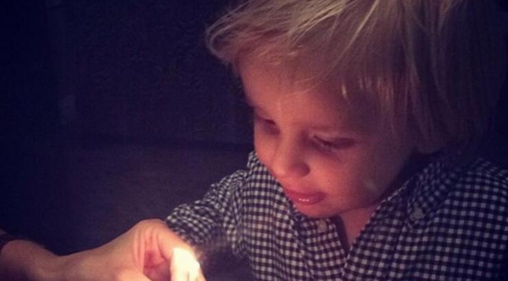 Η ξανθιά παρουσιάστρια νίκησε τον καρκίνο & σήμερα γιορτάζει τα γενέθλια του γιου της