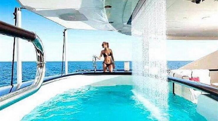 Οι χλιδάτες διακοπές που κάνει η Ελληνίδα celebrity