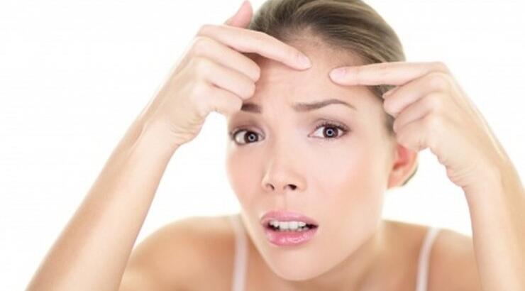 4 γρήγοροι τρόποι για να εξαφανίσεις ένα σπυράκι 