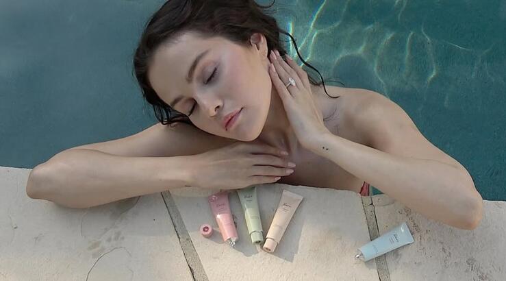 Rare Beauty: Το πρώτο άρωμα από την εταιρία της Selena Gomez