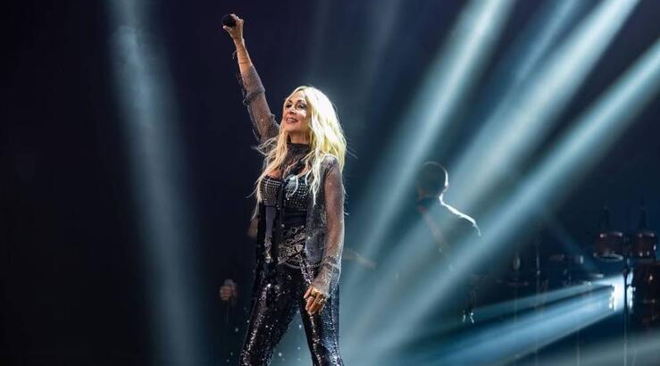 Άννα Βίσση: Την επισκέφθηκε στο καμαρίνι της το βαφτιστήρι της [εικόνα]