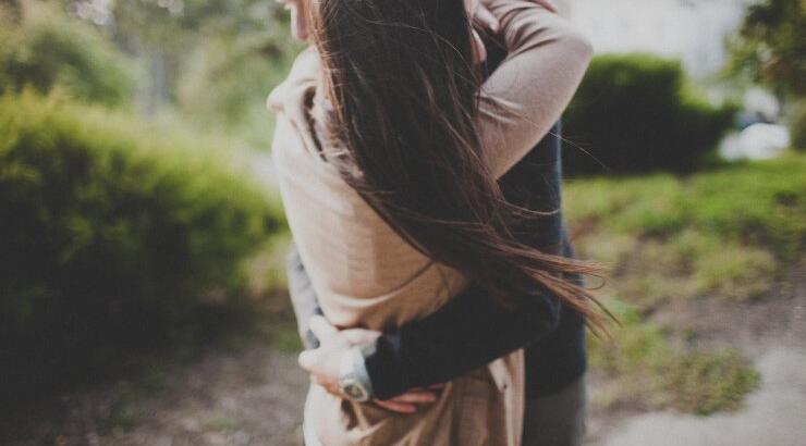 6 λόγοι που η αγκαλιά κάνει καλό στην υγεία μας 