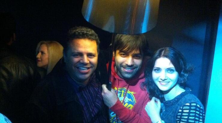 A. Γεωργίου-Δ.Τοκαρής: Xιουμοριστική photo με φωτιστικό