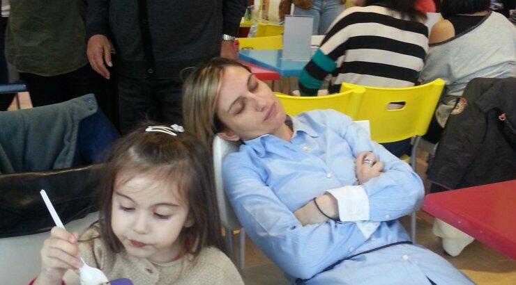 Γ. Αλεξανδρινού: Αποκοιμήθηκε σε παιδικό πάρτι