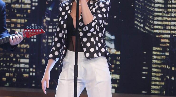 Τραϊάνα Ανανία: H καυτή της εμφάνιση στο νησί των ανέμων!