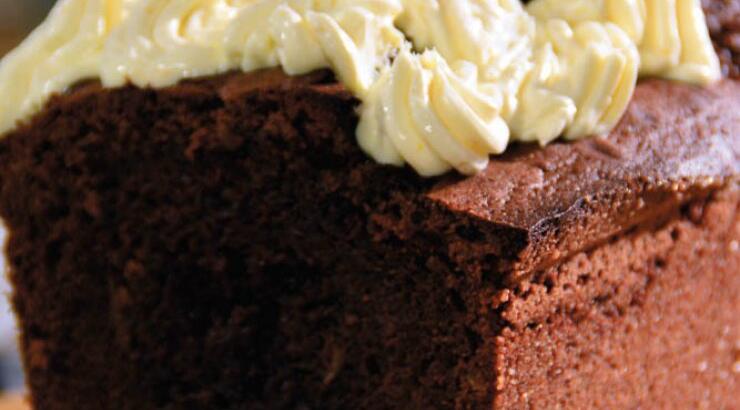 Κέικ σοκολάτας με κομμάτια πορτοκαλιού