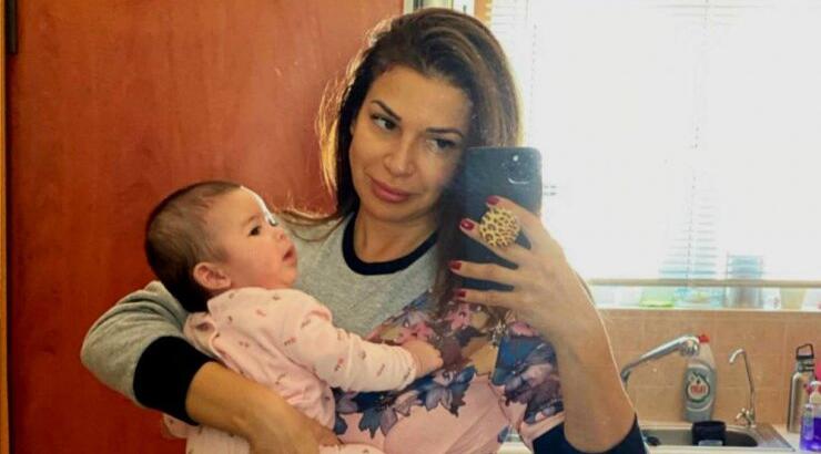 Ελένη Χατζίδου: Ο ιδιαίτερος τρόπος που ο πατέρας της νανουρίζει την εγγονή του! [βίντεο]