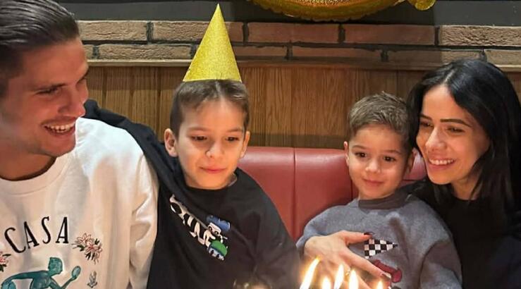 Πιέρος - Κορτζιά: Το οικογενειακό dinner για τα 5α γενέθλια του γιου τους [εικόνες & βίντεο]  