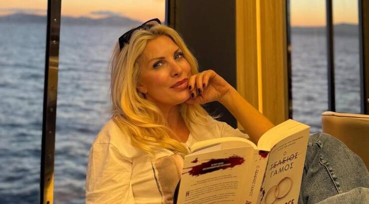 Ελένη Μενεγάκη: Με την 11χρονη κόρη της Μαρίνα στο πλοίο επιστρέφοντας από Άνδρο [εικόνες]