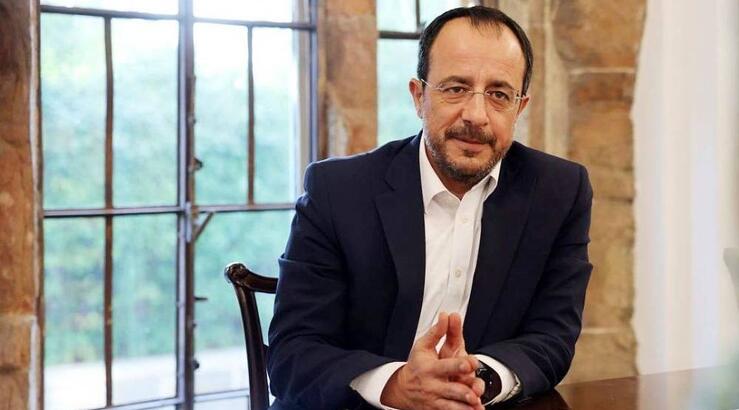 Νίκος Χριστοδουλίδης: Η συγκίνησή του όταν αναφέρεται στην απουσία των γονιών και του αδερφού του