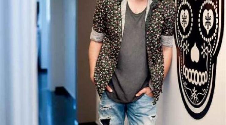 Λάμπης Λιβιεράτος: Το αποκαλυπτικό φόρεμα της νέας του συνοδού που θα συζητηθεί