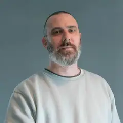 Ο σκηνοθέτης Αιμίλιος Αβραάμ μιλά για τη βραβευμένη κυπριακή ταινία “Σμαράγδα”