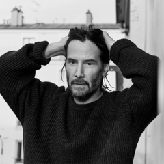 Keanu Reeves: Έγινε 62 και αυτοί είναι όλοι οι λόγοι που παραμένουμε ερωτευμένες μαζί του