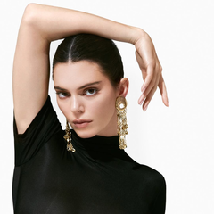 Kendall Jenner: Aγνώριστη στη νέα καμπάνια της Khaite