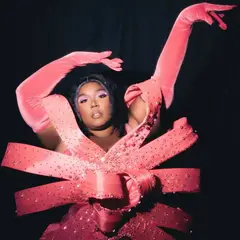 Lizzo: Ποζάρει με μπικίνι μετά την απώλεια 60 κιλών