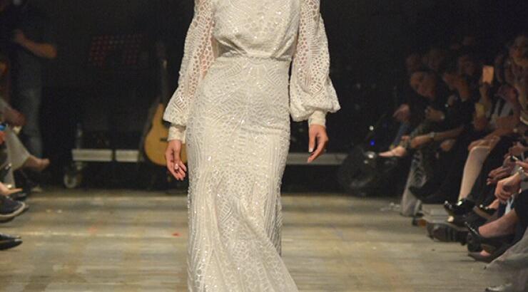 Άρχισαν οι προετοιμασίες γάμου για την Άντρεα Κυριάκου: Δείτε την να φτιάχνει τα προσκλητήριά της