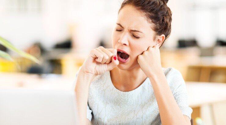 Μεταγευματική υπνηλία: Τι είναι και πώς μπορούμε να την αποτρέψουμε;