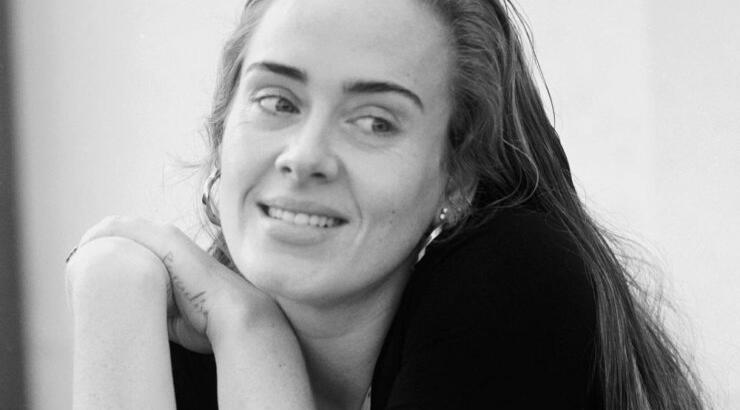 Η Adele έχει αδυνατίσει κι άλλο – Η νέα της εικόνα που απέσπασε σχεδόν 3 εκατομμύρια likes! 