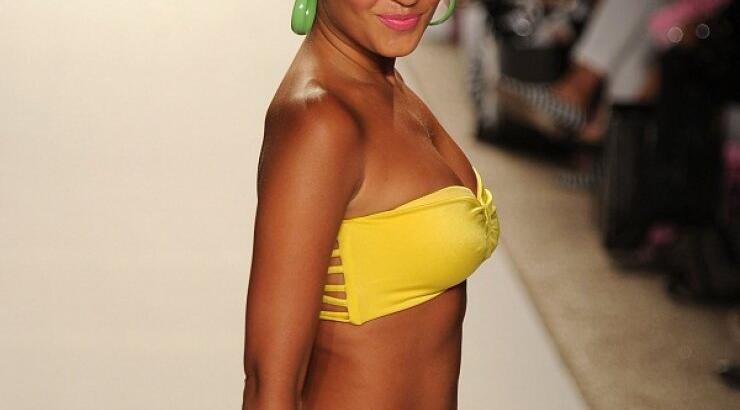 Το μαγιό θέλει χρώμα