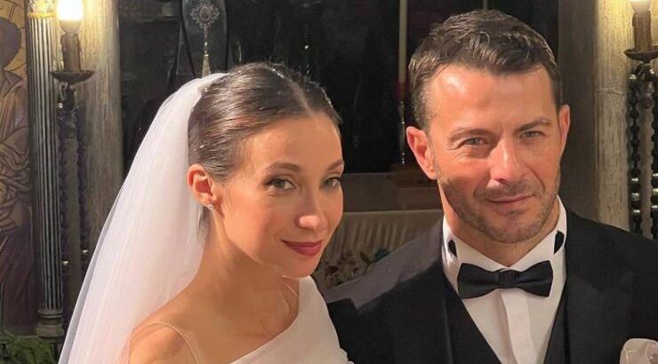 Γιώργος Αγγελόπουλος - Δήμητρα Βαμβακούση: Η παραθαλάσσια βόλτα με την κόρη τους [εικόνες]