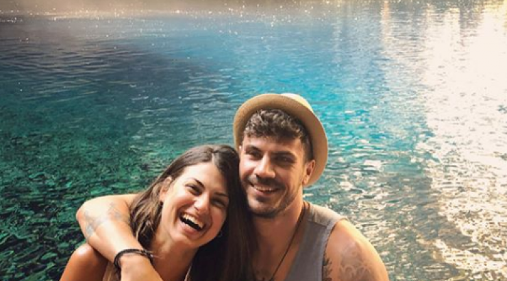 Άκης Πετρετζίκης: Η αντίδρασή του όταν ρωτήθηκε πρώτη φορά on camera για τη νέα του σύντροφο!