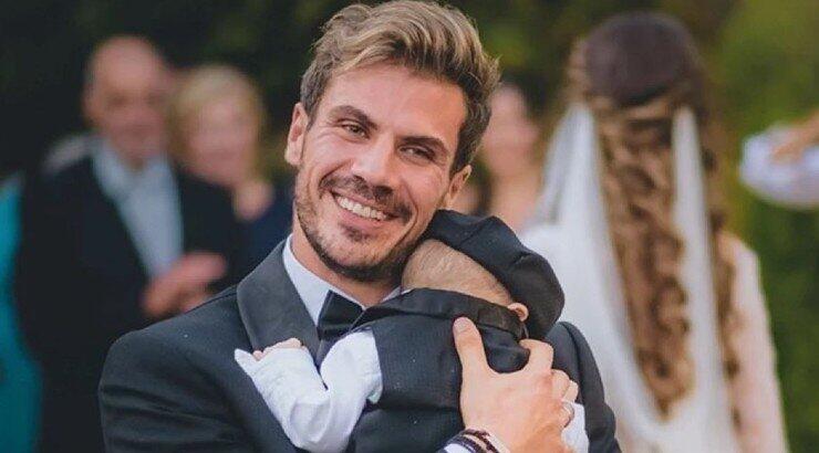 Άκης Πετρετζίκης: Τα πρώτα λόγια μετά την ανακοίνωση της εγκυμοσύνης της συζύγου του [βίντεο]