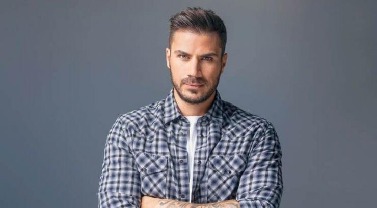 Άκης Πετρετζίκης: Έκλεισε όλα τα μαγαζιά εστίασης του στην Αθήνα