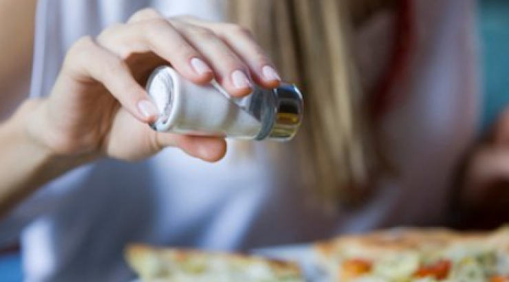 Πως θα απαλλαγείς από την κυτταρίτιδα που προκαλεί το αλάτι;