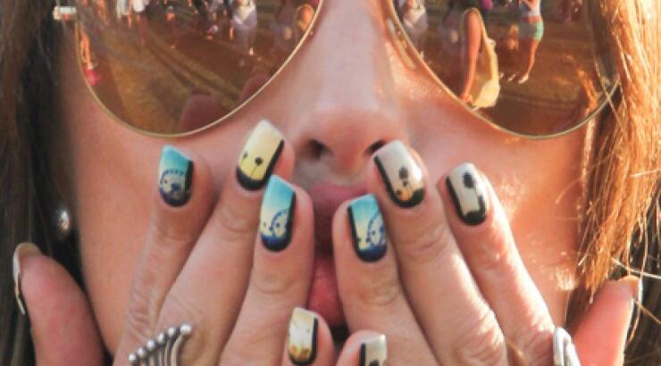 Ποιο διάσημο μοντέλο έχει αυτά τα νύχια; [εικόνες]